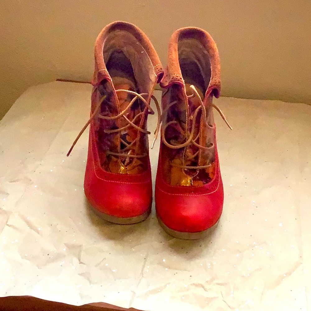 Leather and suede red and brown booties, size 7